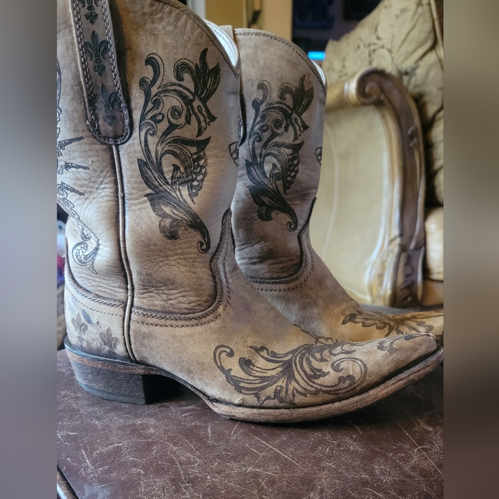 Ariat Women's Laser Etched Pegosa Steampunk Western Boots Size 6B